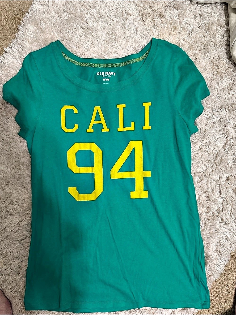Old Navy Cali 94 Graphic Tee in Green Size Medium